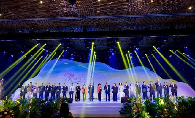 ITE-HCMC-2023-Gala-Dinner-Toasting-657x400