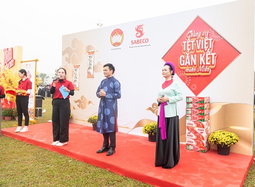 Anh Trần Văn Sang nghệ nhân biểu diễn dân ca Ví Dặm