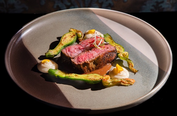 Bò Wagyu nướng lá lốt 