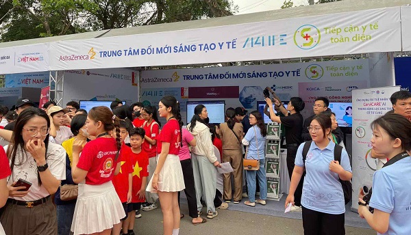 Người dân tham gia Ngày hội Vì một VN khỏe mạnh