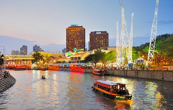 Ngắm nhìn thương cảng cổ từ bumboat