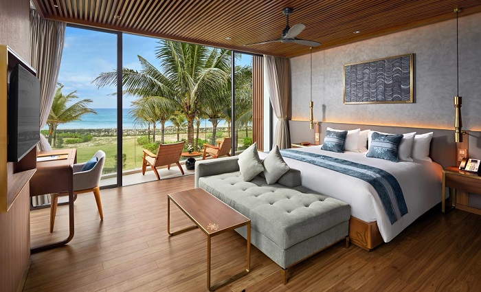 Phòng ngủ đẳng cấp 5 sao  sở hữu tầm nhìn ôm trọn đại dương xanh ngát