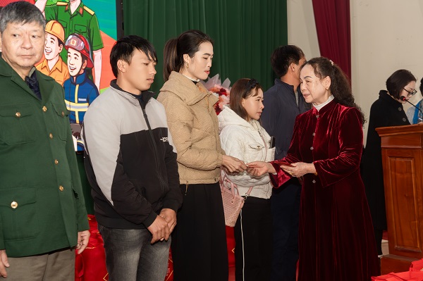 Đại diện  Ủy ban TW MTTQ  chính quyền địa phương người dân tỉnh Lào Cai