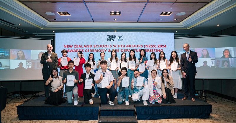 Các HS nhận học bổng NZSS 2024