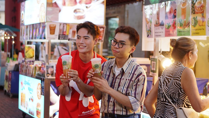 Host Võ Tấn Phát và Minh Dự tại chợ Temple Street