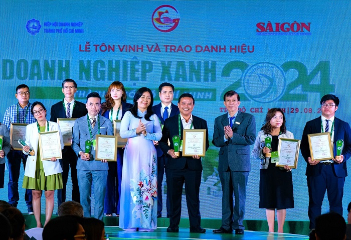 Ô.TRƯƠNG HẢI HƯNG - PTGĐ ĐẠI DIỆN VISSAN NHẬN DANH HIỆU