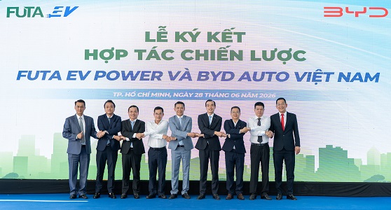bắt tay sau ký kết