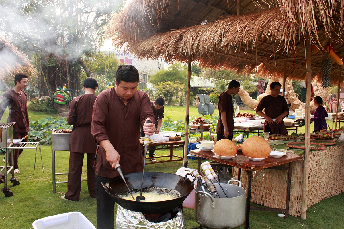 Chiên bánh tráng trứng