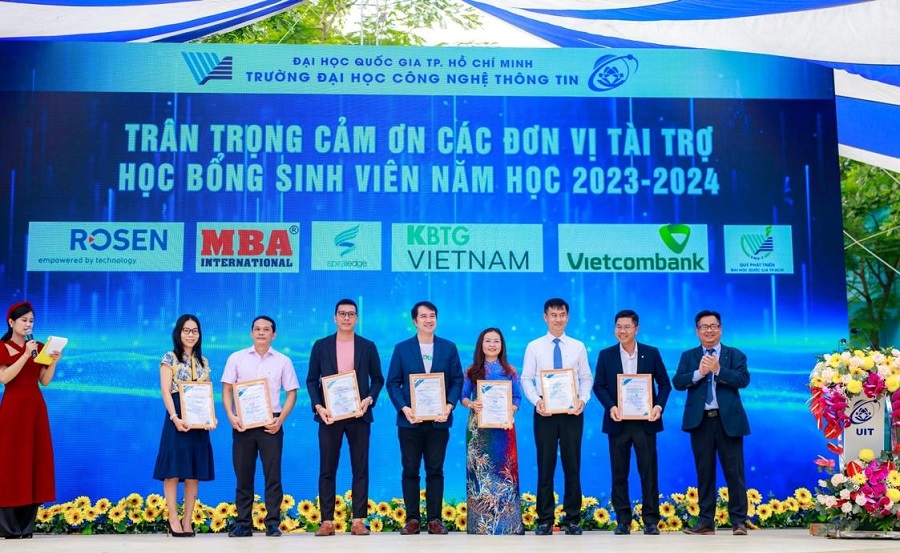 Các SV tại trường Đại học Công nghệ Thông tin