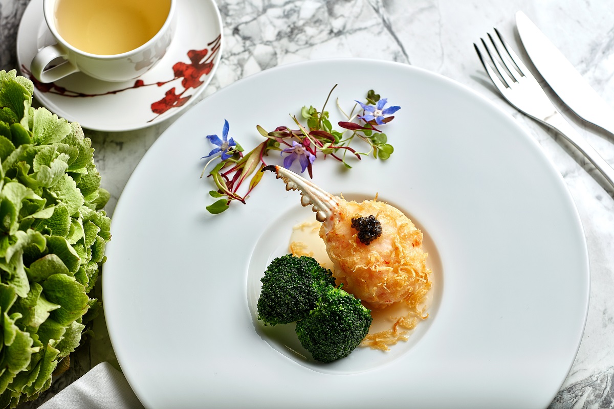 Pan-fried Crab Claw with Shrimp Paste Crispy Conpoy and Caviar  