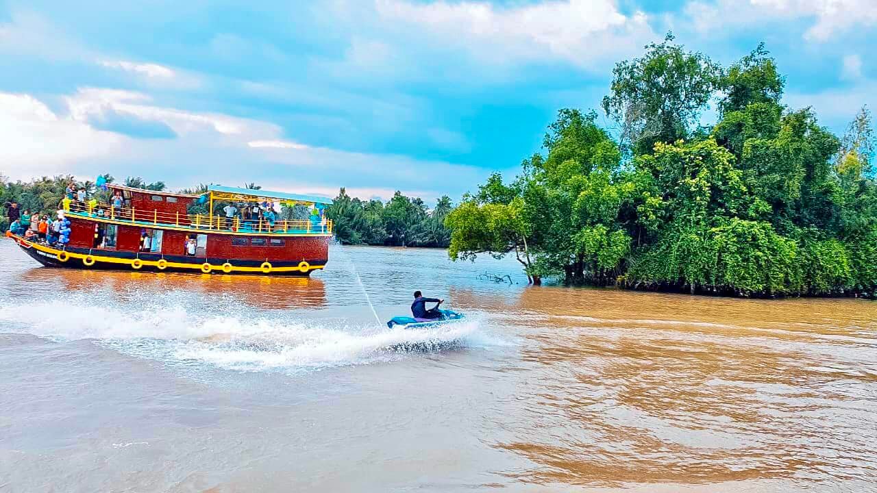 dạo trên sông