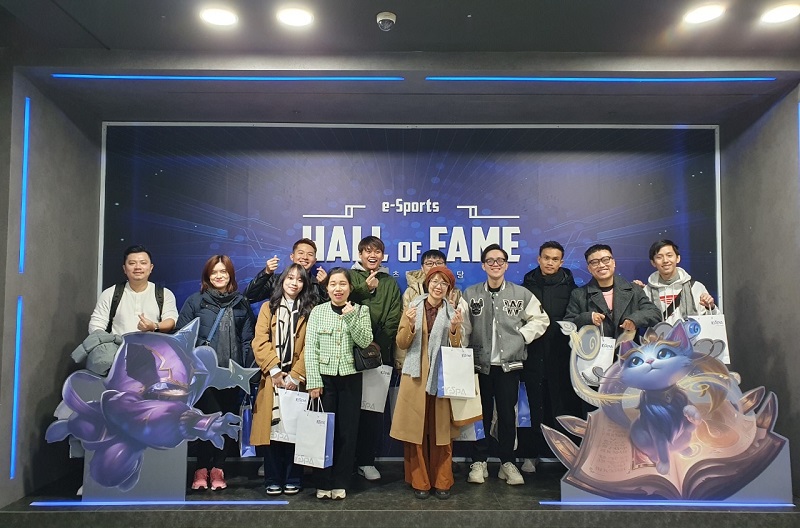 Đoàn ghé thăm Sảnh danh vọng Esports