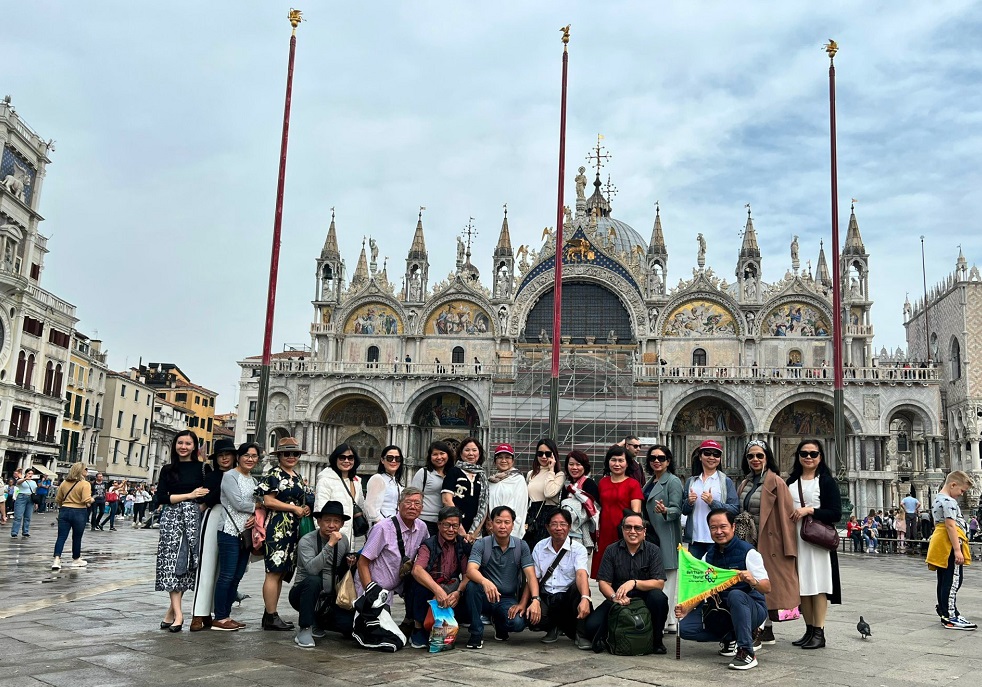 Đoàn khách BenThanh Tourist tai Châu Âu 1