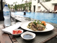 Những Giây Phút Tuyệt Vời Tại Pool Bar