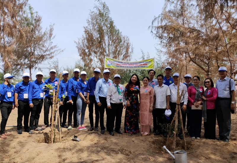 HỘI THẢO &quot;PHÁT TRIỂN DU LỊCH THÔNG MINH GẮN VỚI BẢO TỒN, PHÁT HUY GIÁ TRỊ DI SẢN VÀ KHAI THÁC TÀI NGUYÊN BẢN ĐỊA TỈNH BẾN TRE&quot;