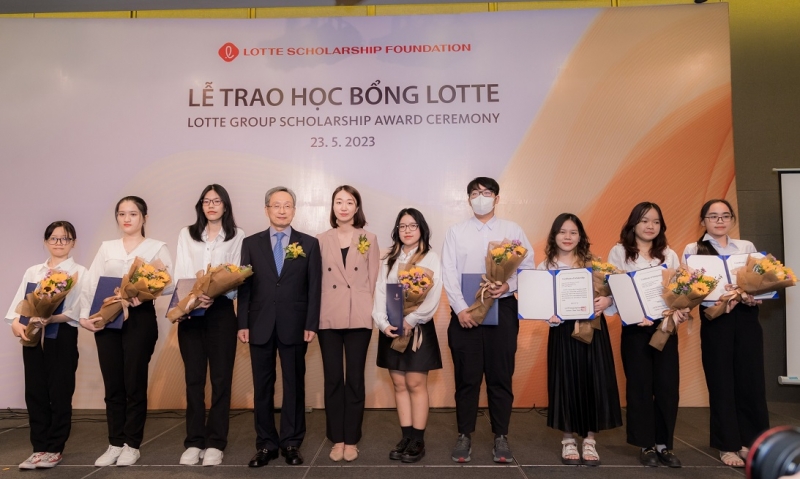 QUỸ HỌC BỔNG LOTTE ĐƯỢC TRAO CHO SINH VIÊN CÁC TRƯỜNG ĐẠI HỌC VIỆT NAM SAU 4 NĂM GIÁN ĐOẠN